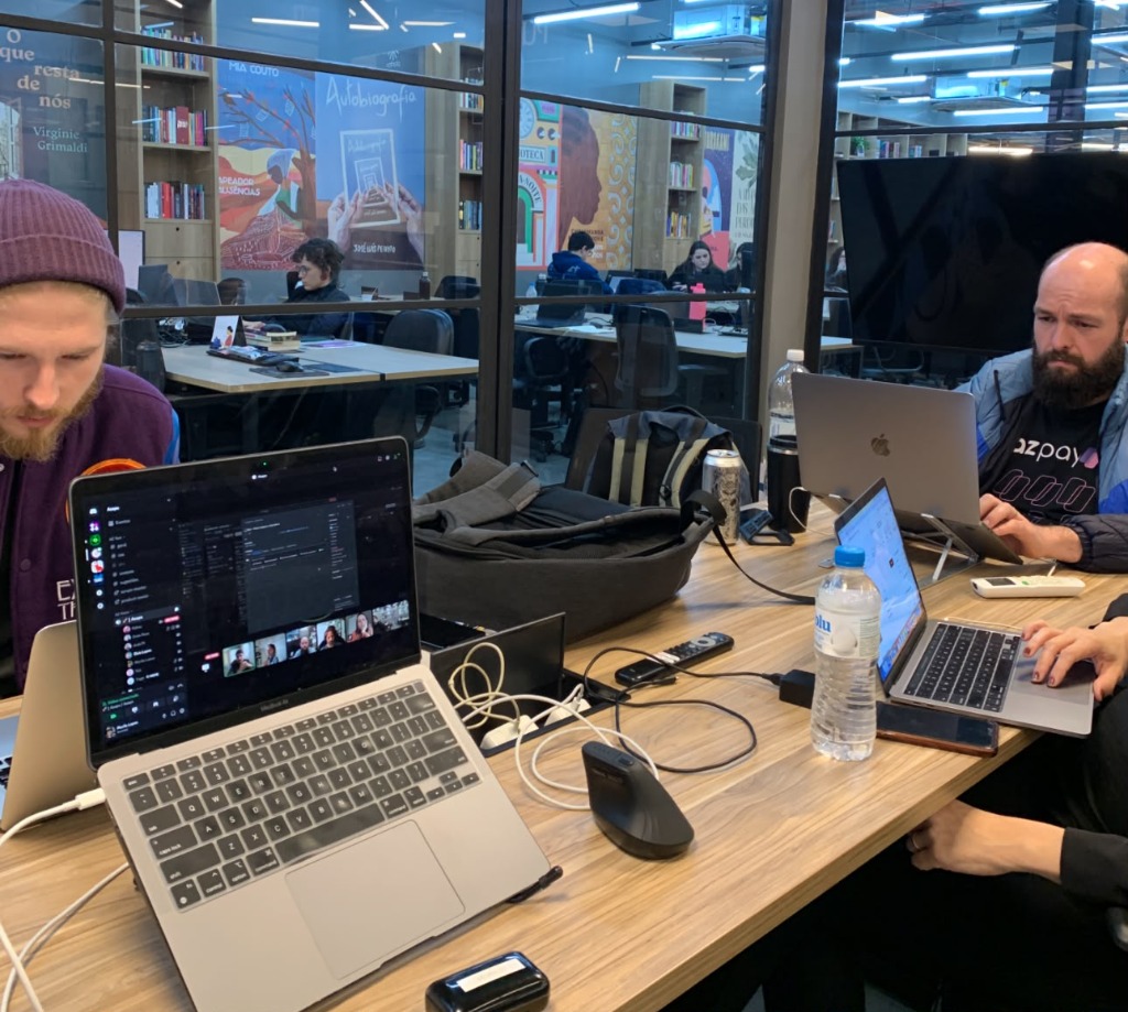 Murilo Lopes working with the team in the office